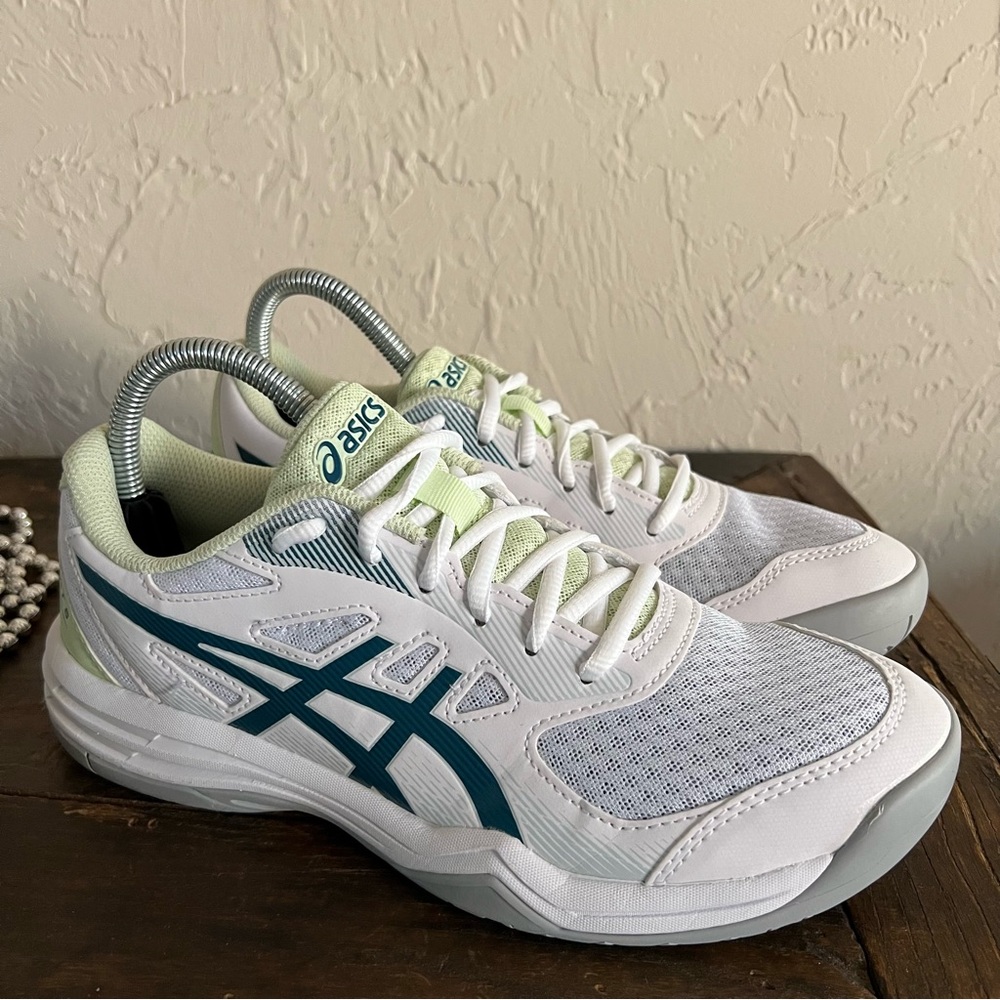 Asics Upcourt 5 White /Green Volleyball Shoe
1072A088 Women’s Sz 8